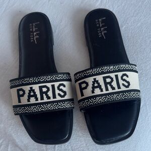 Nicole Miller New York black single strap Paris sandals. Size 8 1/2.